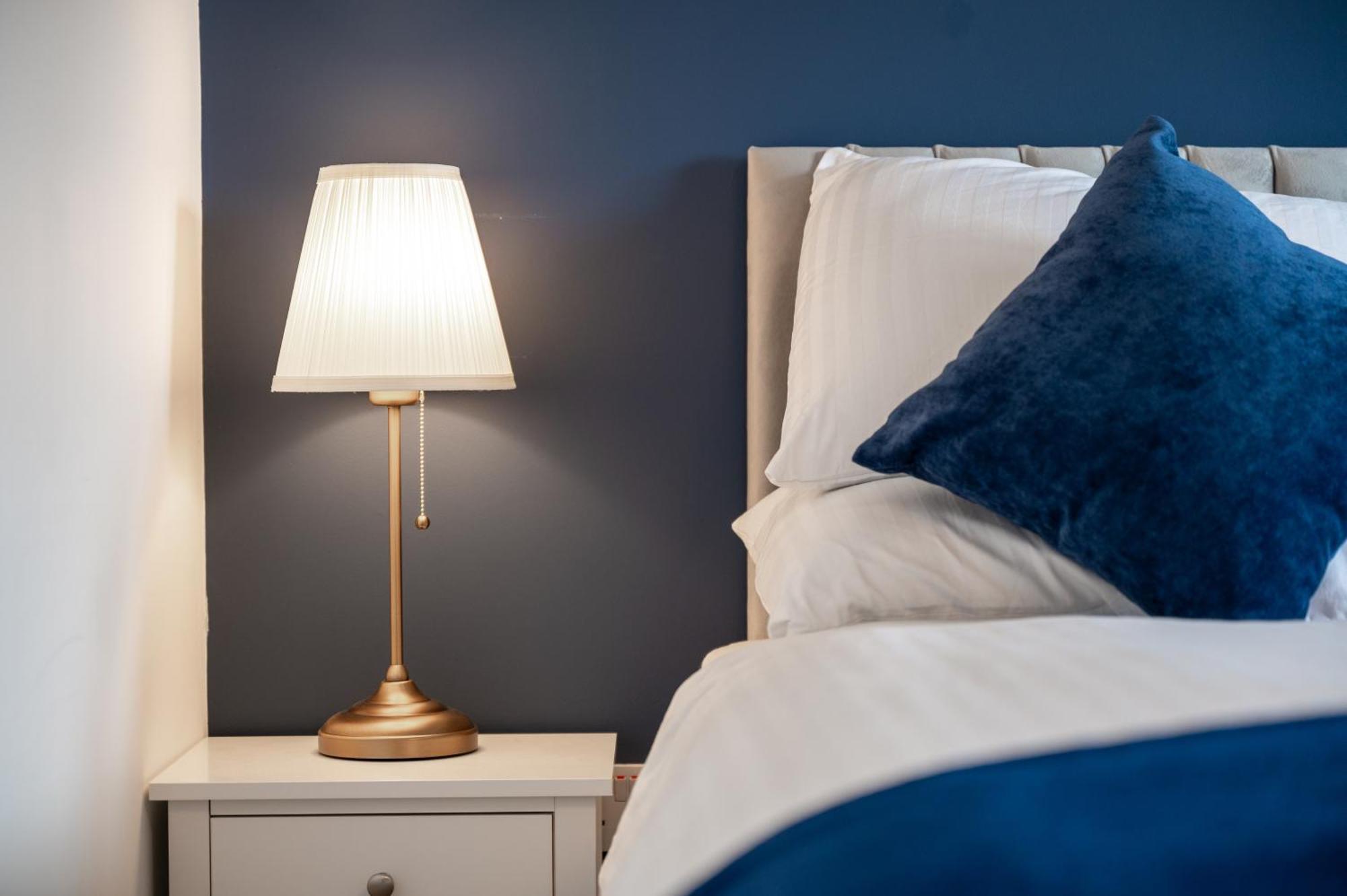 Comfy Manchester Home, Quiet Neighborhood , 6Mins To Manchester City Center With Wifi & Private Parking Holiday home Manchester