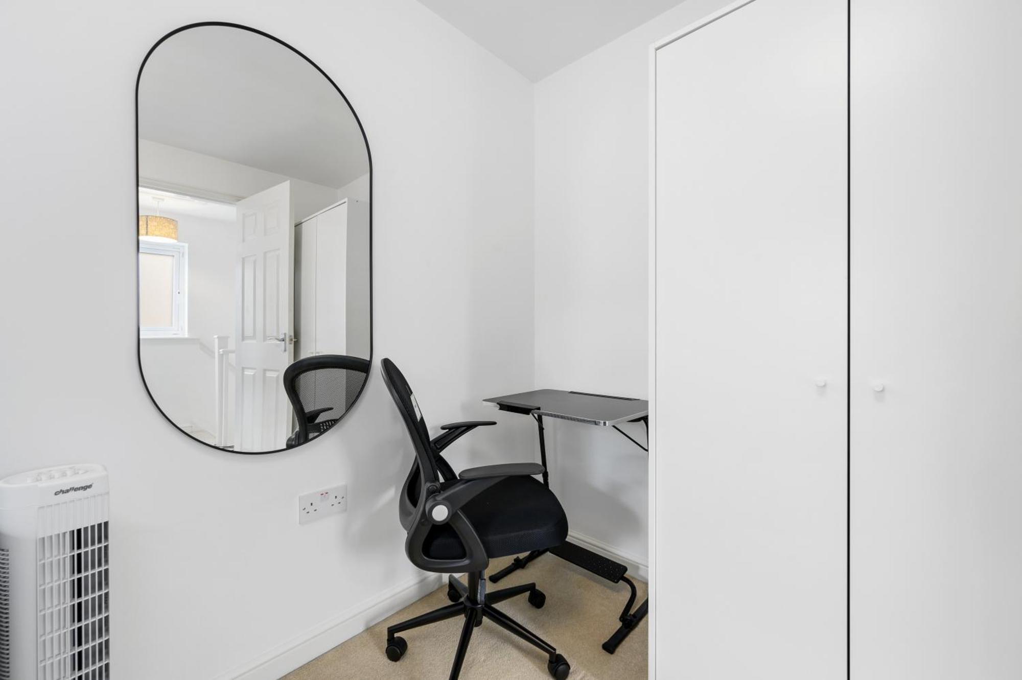 Comfy Manchester Home, Quiet Neighborhood , 6Mins To Manchester City Center With Wifi & Private Parking Holiday home Manchester