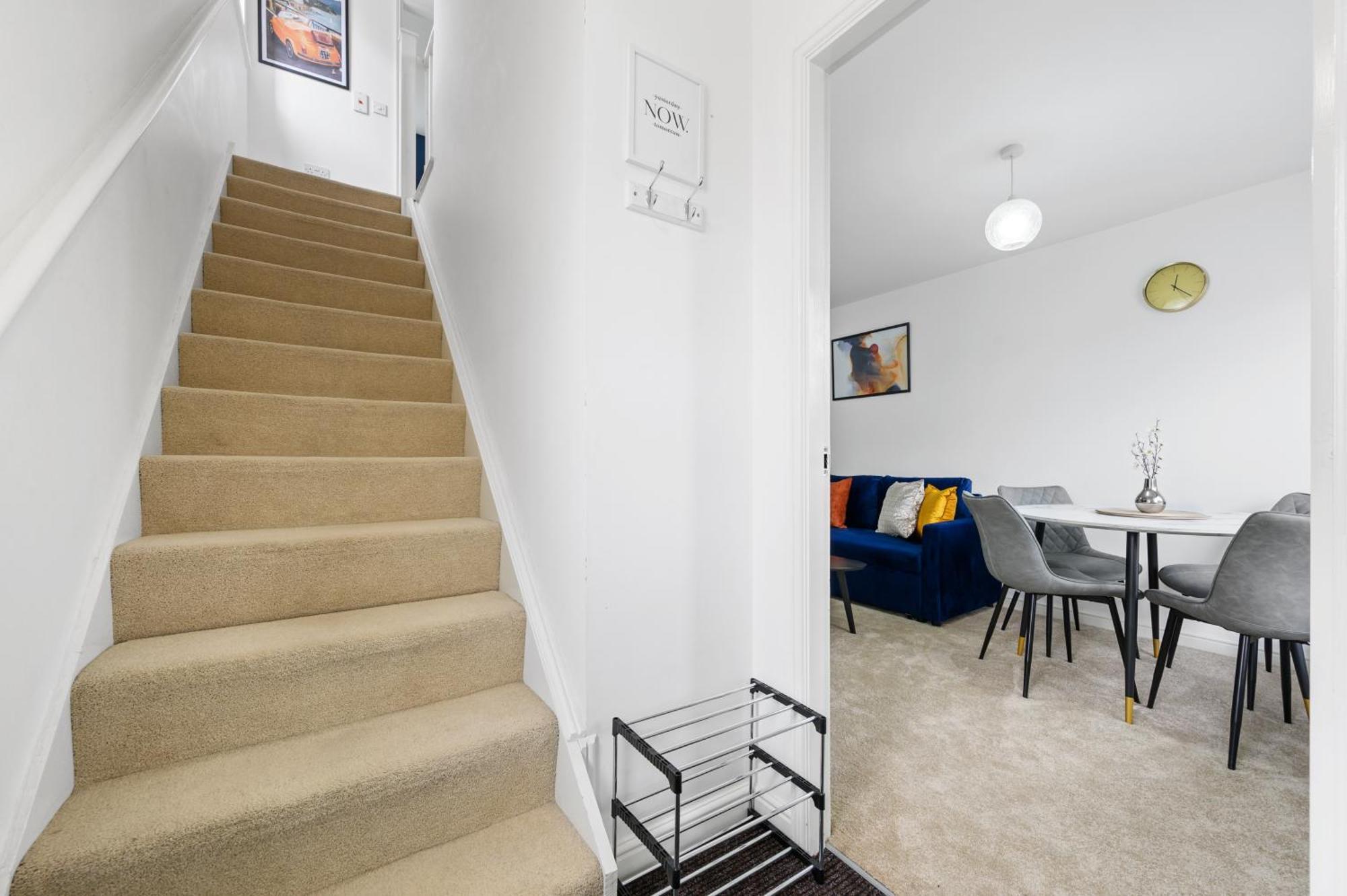 Comfy Manchester Home, Quiet Neighborhood , 6Mins To Manchester City Center With Wifi & Private Parking Holiday home