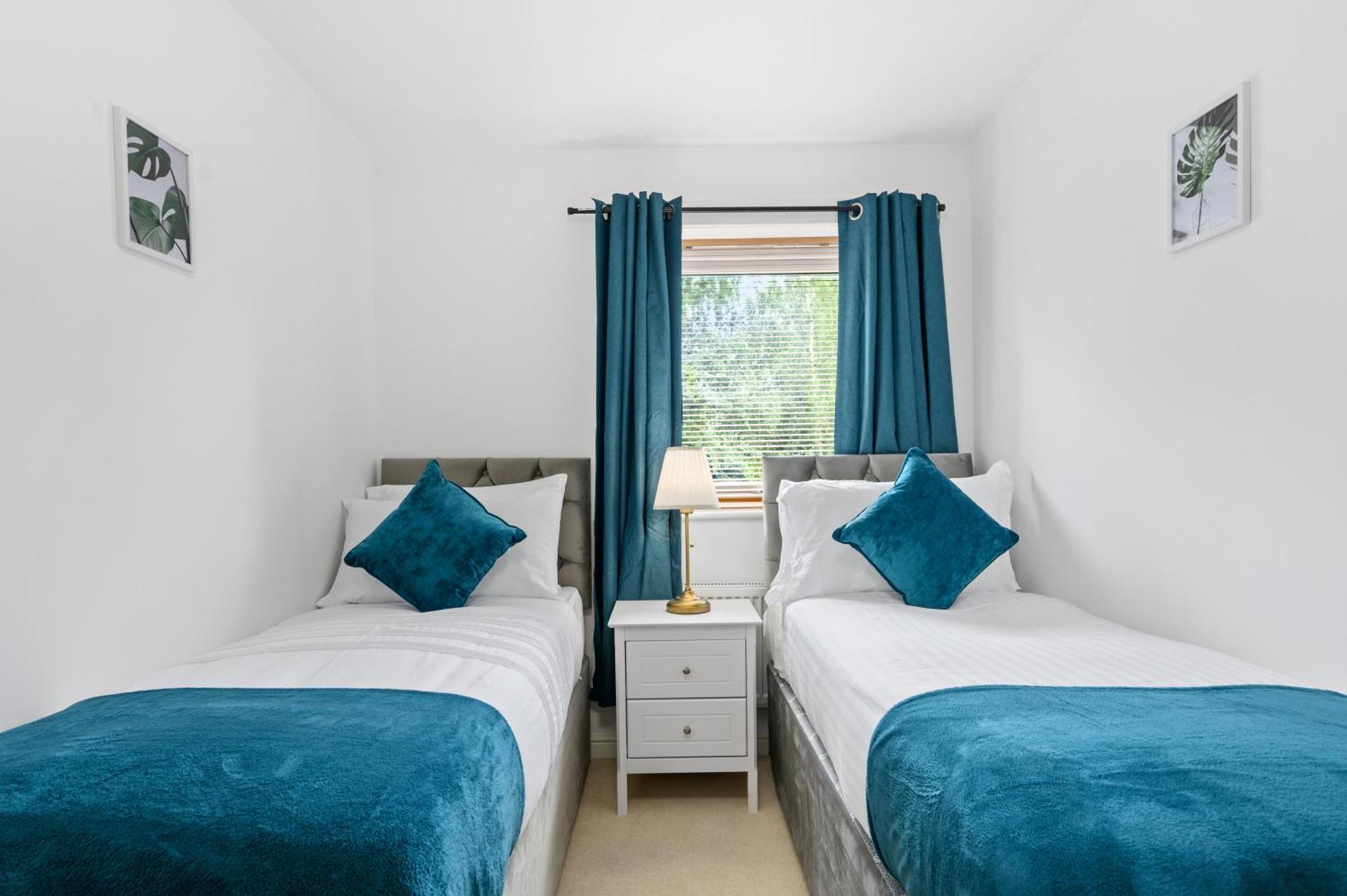 Comfy Manchester Home, Quiet Neighborhood , 6Mins To Manchester City Center With Wifi & Private Parking Holiday home
