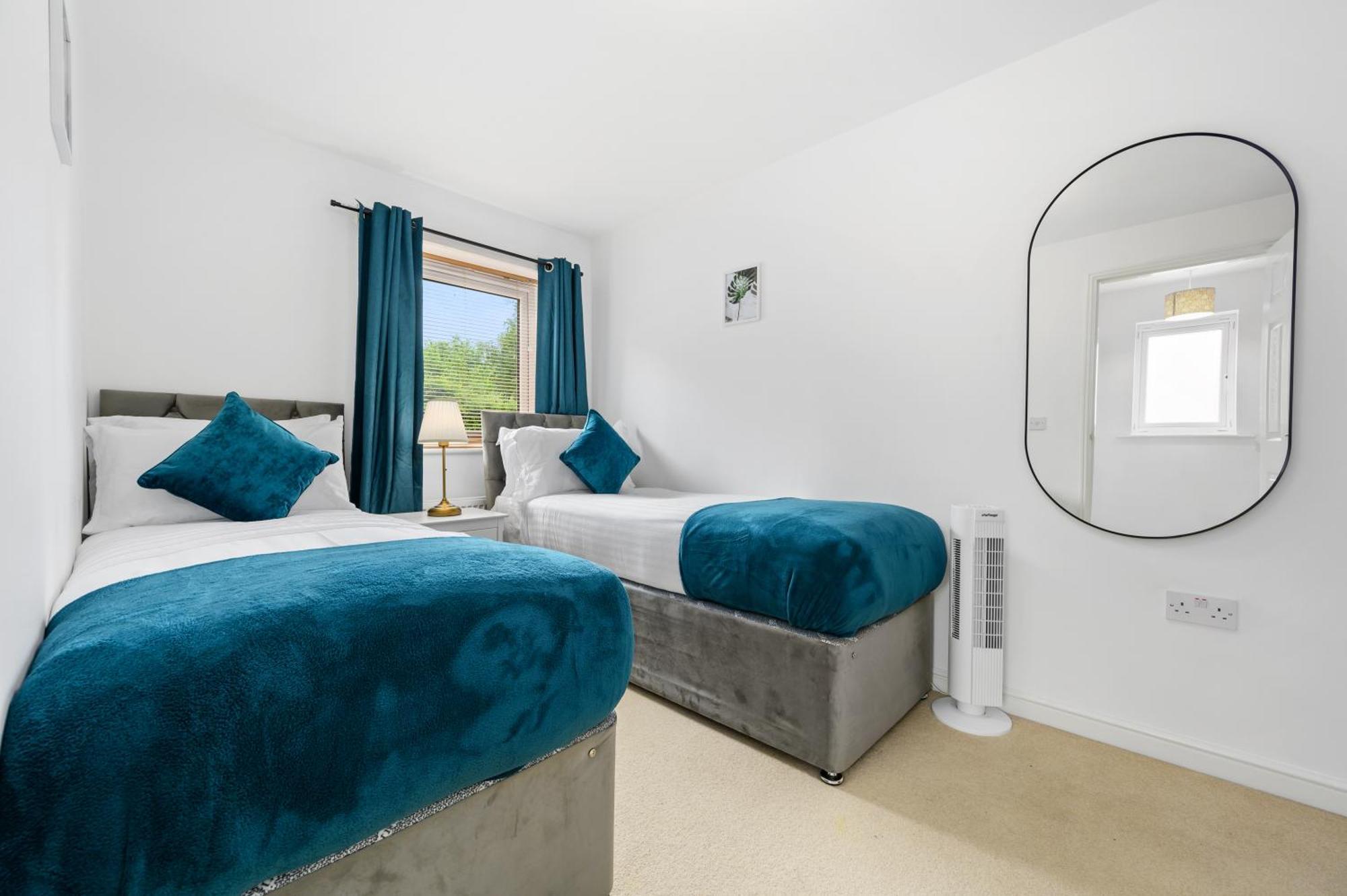Comfy Manchester Home, Quiet Neighborhood , 6Mins To Manchester City Center With Wifi & Private Parking Holiday home *