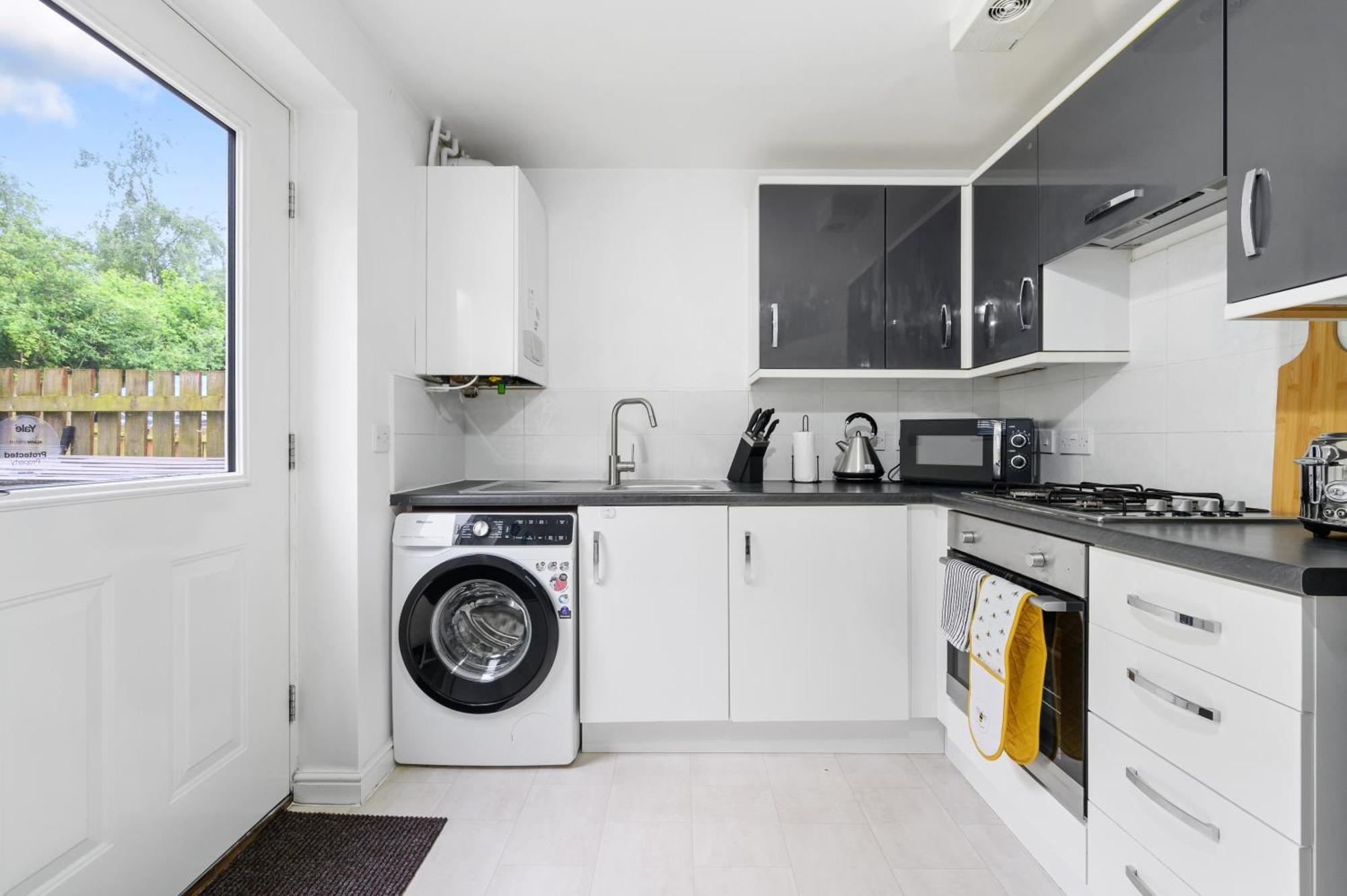 Comfy Manchester Home, Quiet Neighborhood , 6Mins To Manchester City Center With Wifi & Private Parking Manchester
