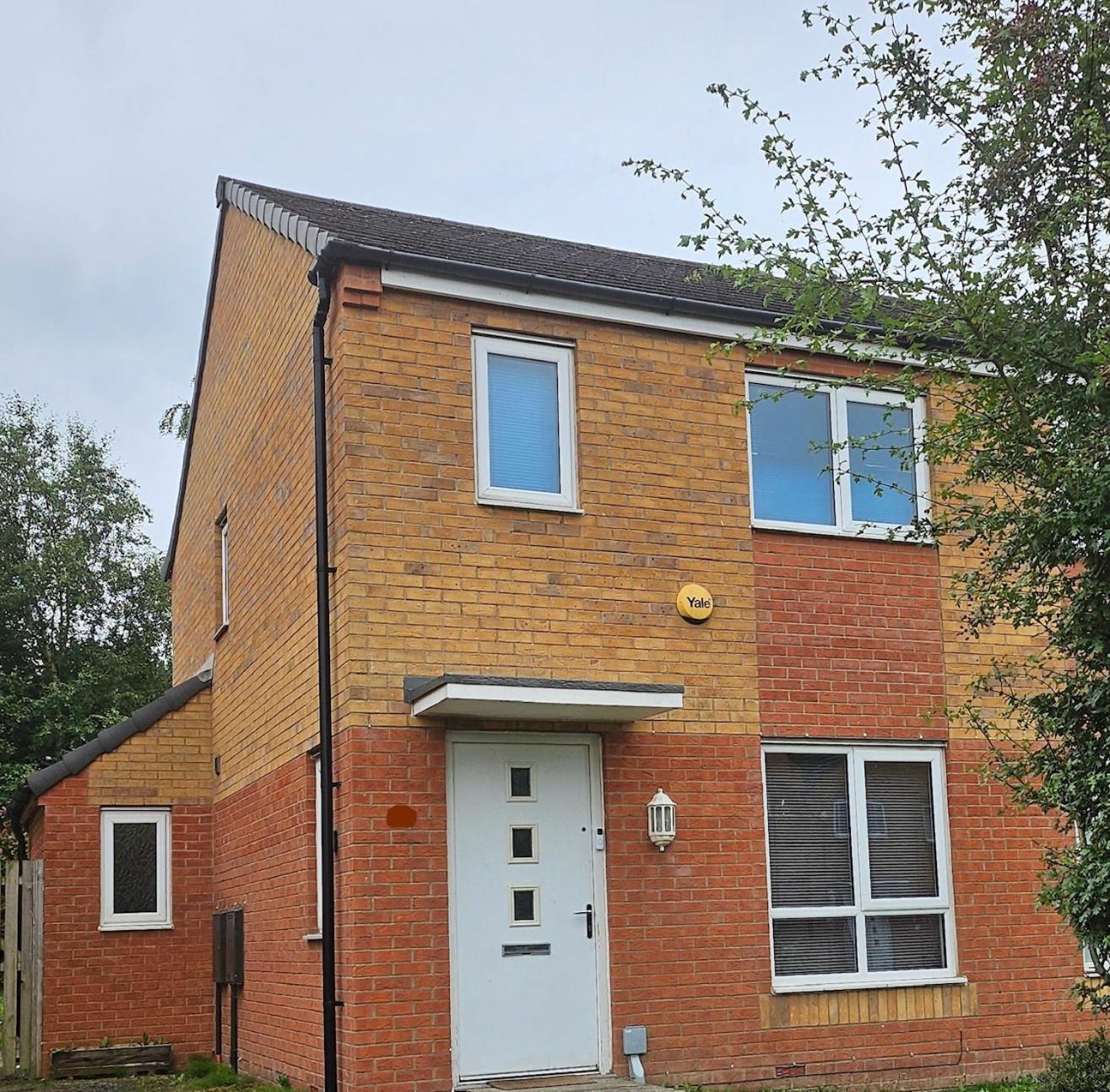 Comfy Manchester Home, Quiet Neighborhood , 6Mins To Manchester City Center With Wifi & Private Parking Holiday home *